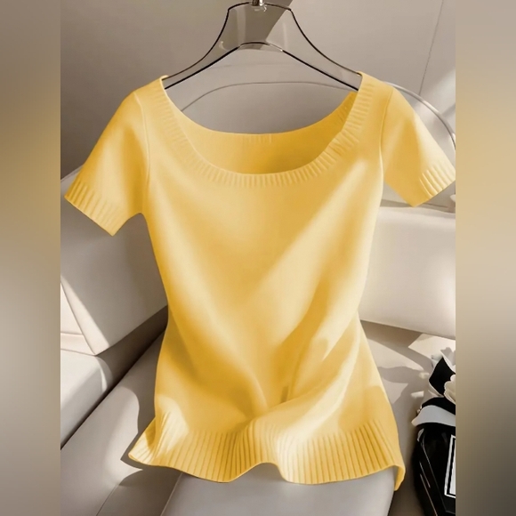 Menjnier Tops - Sunny Yellow Short Sleeve Women's Top